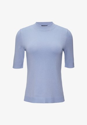 Jasnoniebieska krótkozasięgowa dzianinowa bluzka z wysokim dekoltem, dopasowany krój, gładka tekstura i żebrowane wykończenie u dołu. Prosty i klasyczny design.