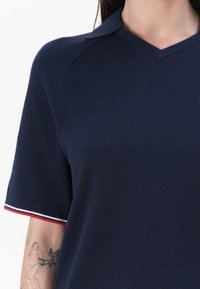 Thumbnail Image 7