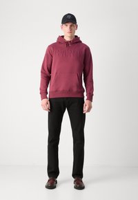 GANT EMBOSSED - Jersey con capucha - wine red