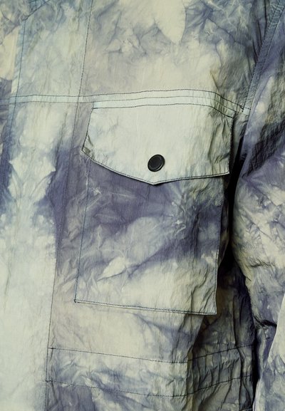 J.LINDEBERG HAYES TIE DYE HIKING - Rövid kabát - aloe