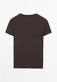 Braunes, geripptes T-Shirt mit Rundhalsausschnitt und kurzen Ärmeln. Glatte Textur und taillierte Passform. Keine sichtbare Markenkennzeichnung, schlichte Rückansicht.