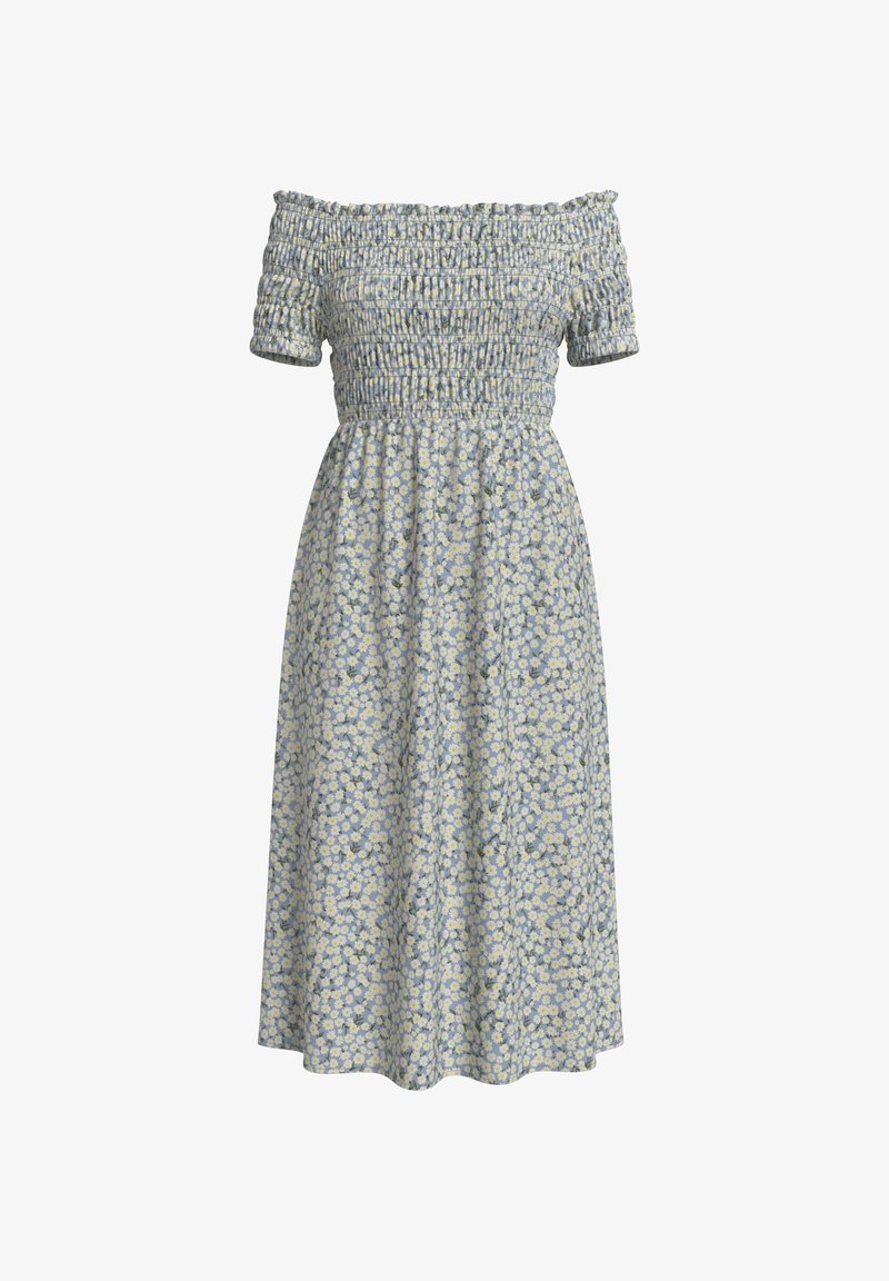 Robe bleu clair épaules dénudées avec manches courtes, corsage smocké et motif floral marguerites blanches, jupe fluide longueur genou.