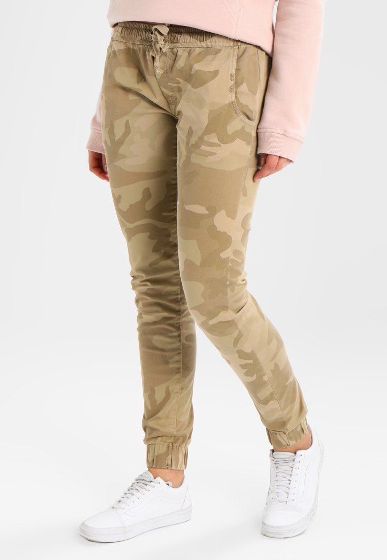 Urban Classics - LADIES CAMO PANTS - Broek - sandcamo, Vergroten