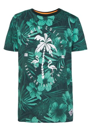 Grøn tropisk t-shirt med palme, to flamingoer og teksten "Summer Culture - Bring On The Hot Wind."