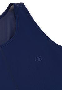 Marineblauw sporttanktop gemaakt van gladde stof, met een klassieke uitstraling, een ronde halslijn en een textuuraccent met het logo.