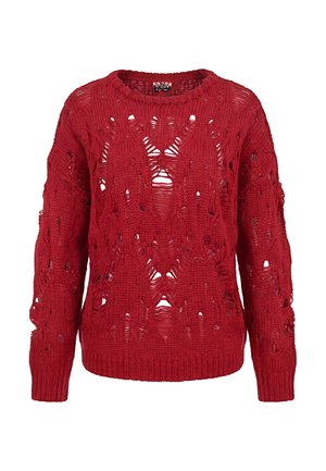 Maglione rosso lavorato a maglia con maniche lunghe, grandi buchi e dettagli consumati su tutta la superficie, con scollo rotondo e polsini e bordo a coste.