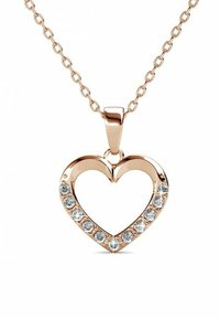 Collana con pendente a forma di cuore in rosé, decorata con gemme trasparenti lungo il bordo, attaccata a una catena a anelli.