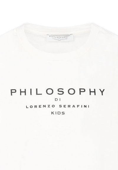 T-shirt bianca in cotone con testo stampato nero: "PHILOSOPHY di LORENZO SERAFINI KIDS." Collo rotondo e maniche corte.