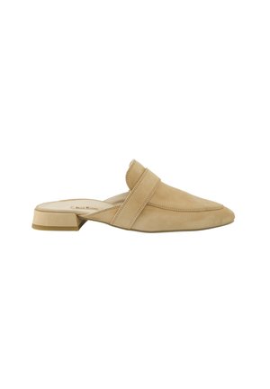 Beige suède instap mule met een lage blokhak en een brede band over de bovenkant, ontworpen voor casual gebruik.