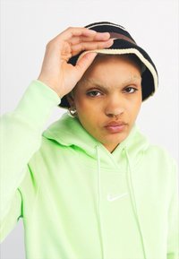 Nike Sportswear HOODIE - Pulover s kapuco - vapor green