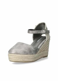 Espadrilles con zeppa metallica grigia, dotate di una cinghia alla caviglia, platform avvolto in juta, punta arrotondata e dettagli in tessuto testurizzato.