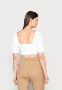 Abercrombie & Fitch TIE FRONT PUFF - Blusa - brilliant white