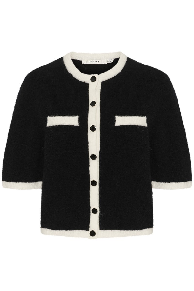 Schwarz-weißes, tailliertes Cardigan aus weichem Material, mit rundem Halsausschnitt, kurzen Ärmeln, Knopfverschluss und zwei Brusttaschen.