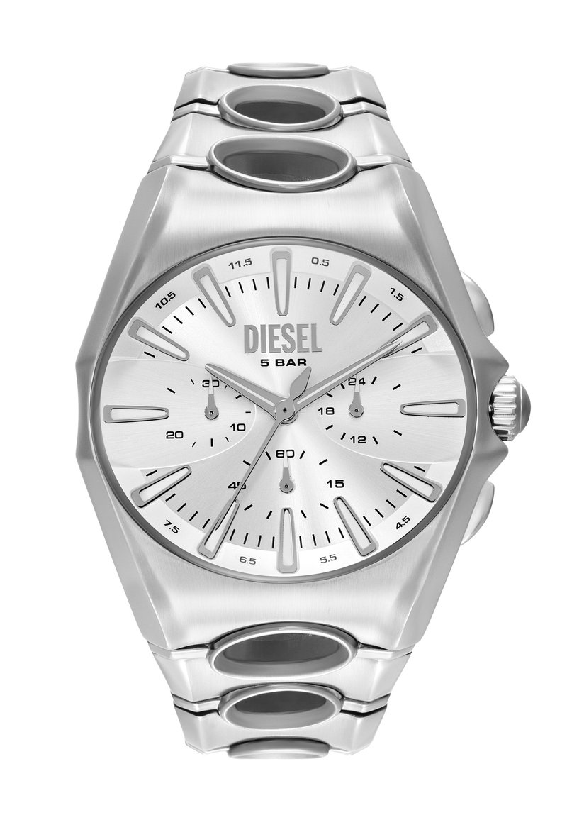Silberne Edelstahl-Uhr mit achteckigem Gehäuse, analogem Zifferblatt und drei Unterzifferblättern. Verfügt über eine glatte Metalloberfläche und ein robustes Armband.