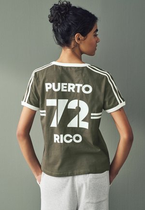 REGULAR FIT - SHORT SLEEVE COUNTRY GRAPHIC - T-shirt med print - green
