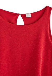 Rød ærmeløs kjole med rund halsudskæring, udstyret med et lille nøglehul og metaltråd accenter for ekstra struktur. Stoffet er glat.