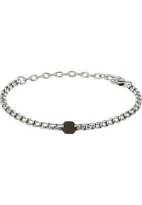 Silvrig kedjearmband med växlande runda och ovala länkdelar, med en central svart oktagonal accent och en låsning.