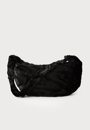 SLOUCHY BAG - Skuldertasker - black