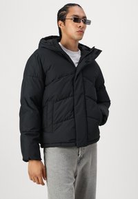 Jack & Jones JJWORLD  czarny