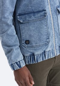 Ombre Chaqueta vaquera - light indigo