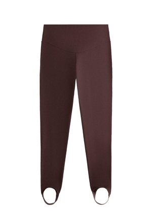 Donkerbruine fitted leggings met hoge taille en voetbanden ontworpen om de stof op zijn plaats te houden tijdens beweging of oefeningen.