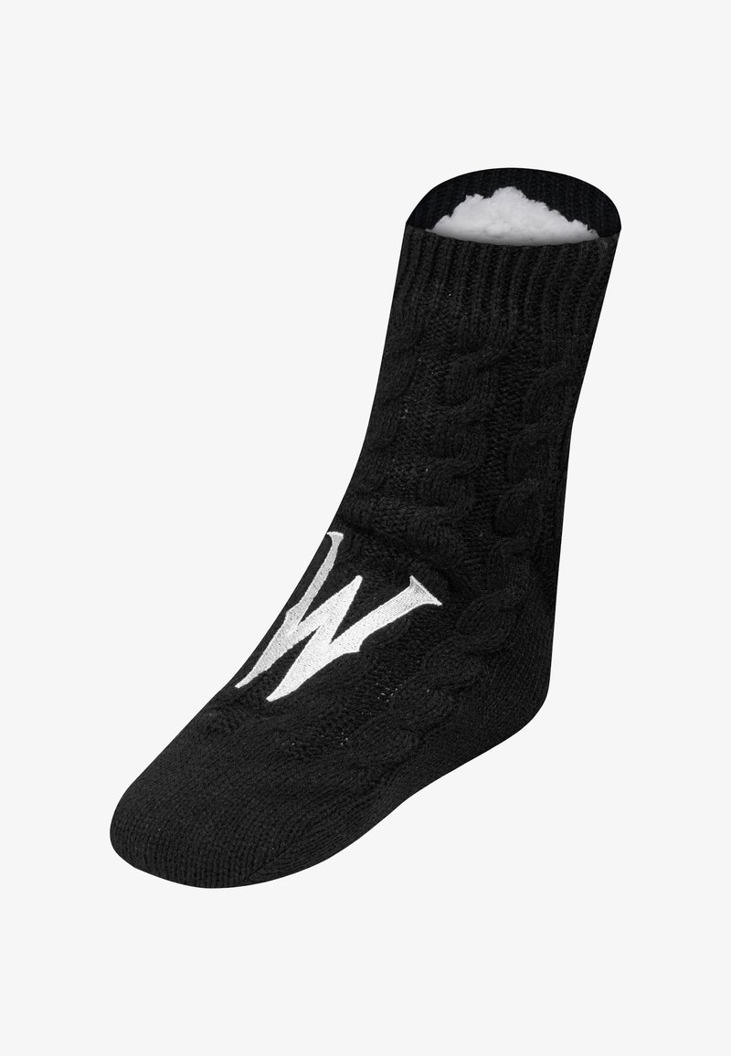 Calcetín de punto negro con patrón de trenza, letra "W" blanca en la parte superior y suave forro de felpa blanca en el interior.