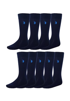 Tíz pár tengerészkék színű bokazokni, mindegyiken egy kis világoskék hímzett golfjátékos logó található a felső mandzsetta közelében.