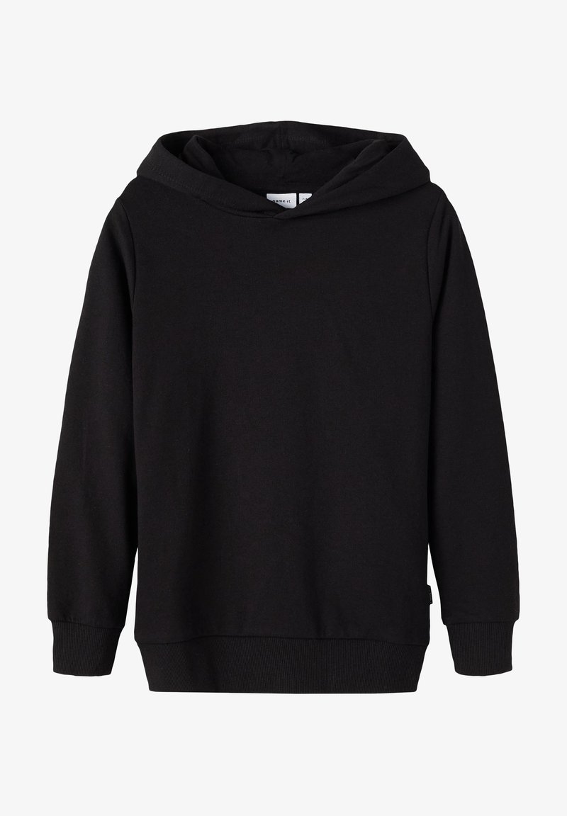 Sudadera con capucha negra, fabricada en suave algodón, que presenta un corte relajado, mangas largas y puños y dobladillo acanalados. Sin logotipos ni patrones visibles.