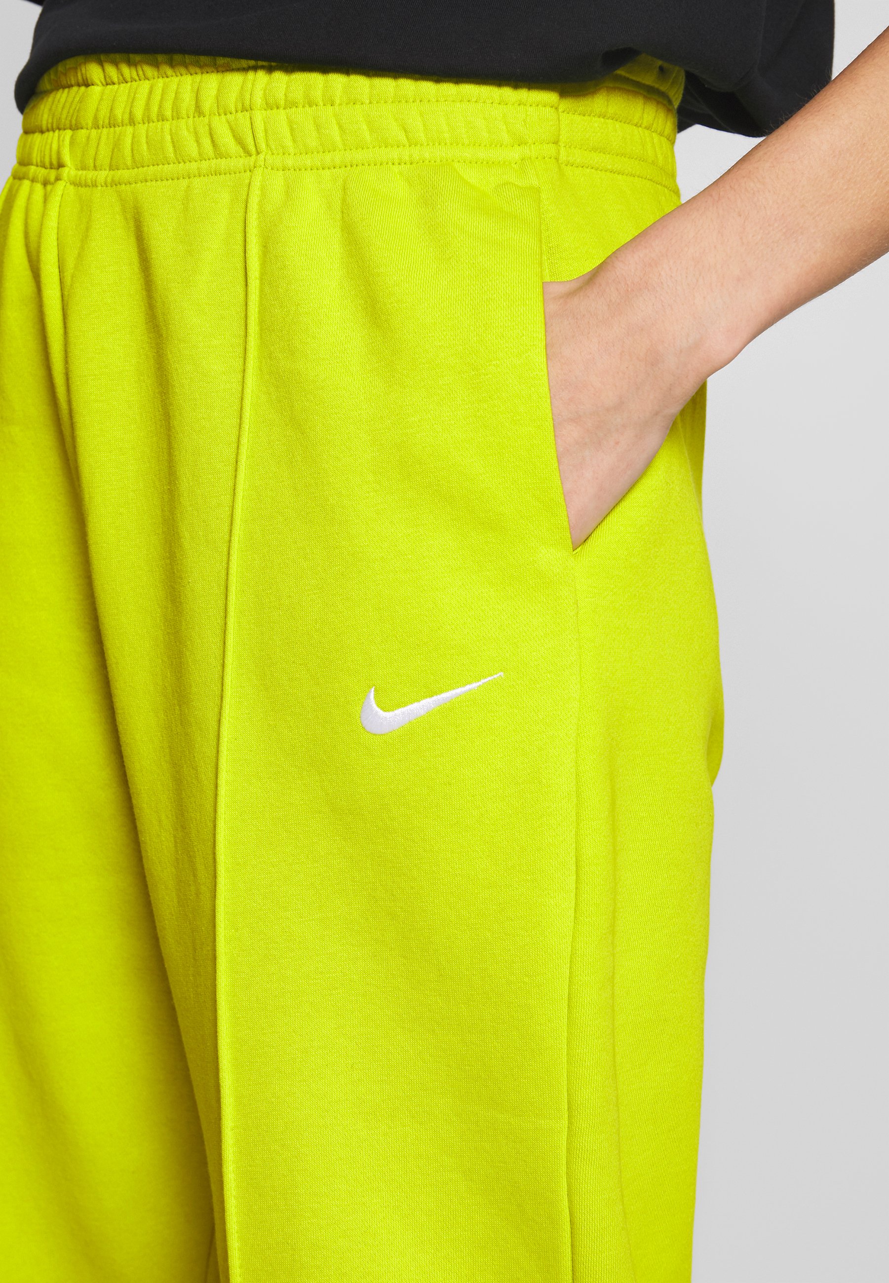 Nike Sportswear PANT - Tracksuit bottoms - bright cactus/(white)/neon green  - Zalando.ie