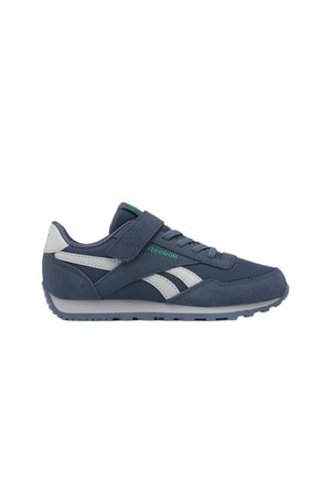Sneaker Reebok blu navy con strisce laterali bianche, logo verde, chiusura con lacci e cinturino a strappo, e suola scanalata.