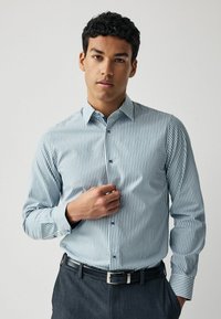 Next TRIMMED FIT SINGLE CUFF - REGULAR FIT - Camicia - white teal blue stripe