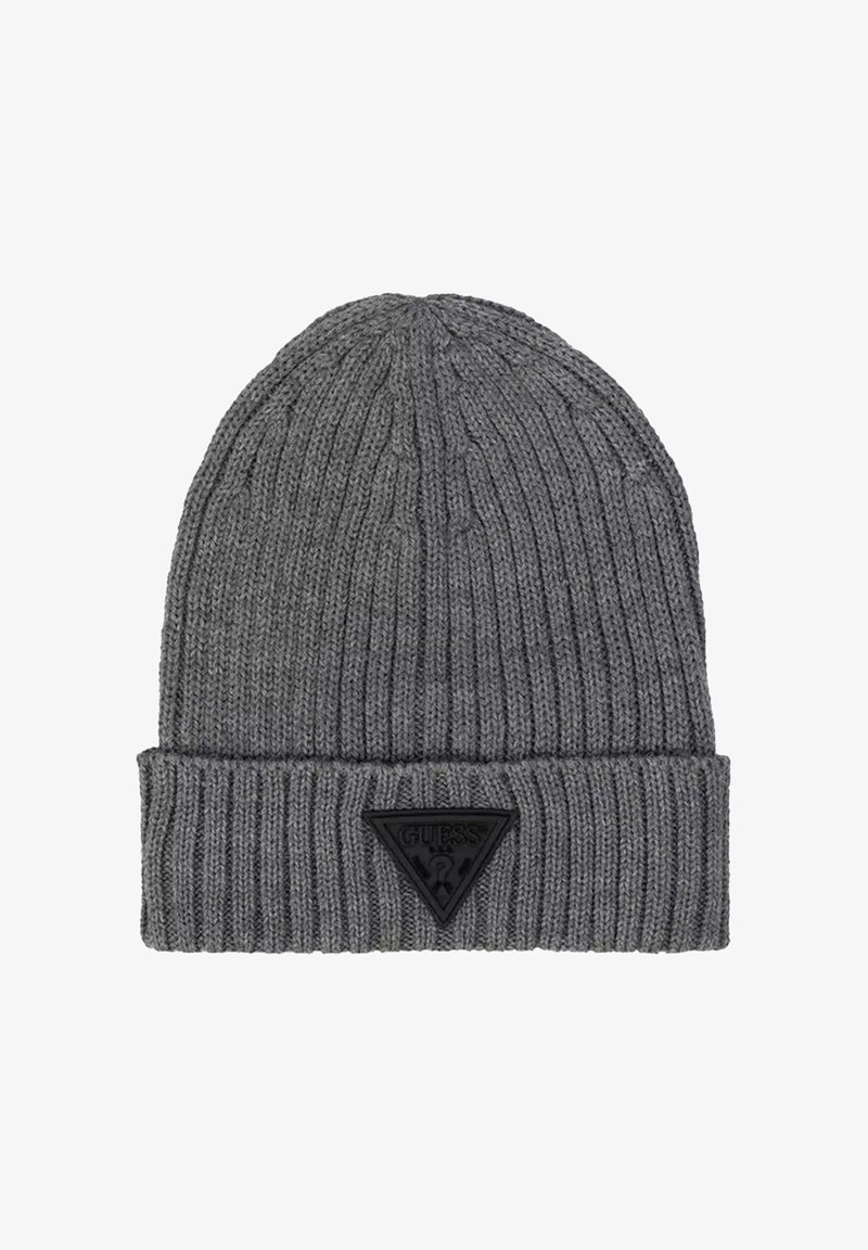 Grijze gebreide beanie met ribbeltextuur en omgeslagen manchet, met een zwart driehoekig logo-label.