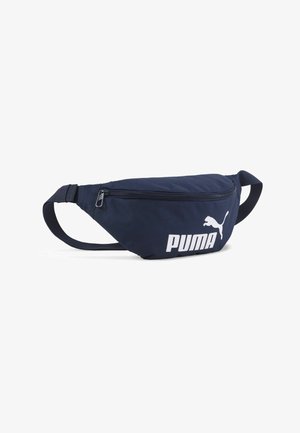 Granatowa nerka Puma z regulowanym paskiem, zamkiem błyskawicznym i białym logo Puma z przodu na białym tle.