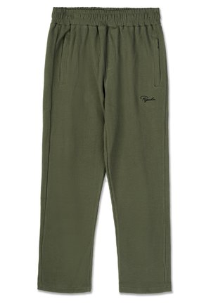 Olíva zöld bordás nadrág, rugalmas derékkal, oldalsó zsebekkel és egy apró fekete logóval az elején. Az anyag texturált felületű.