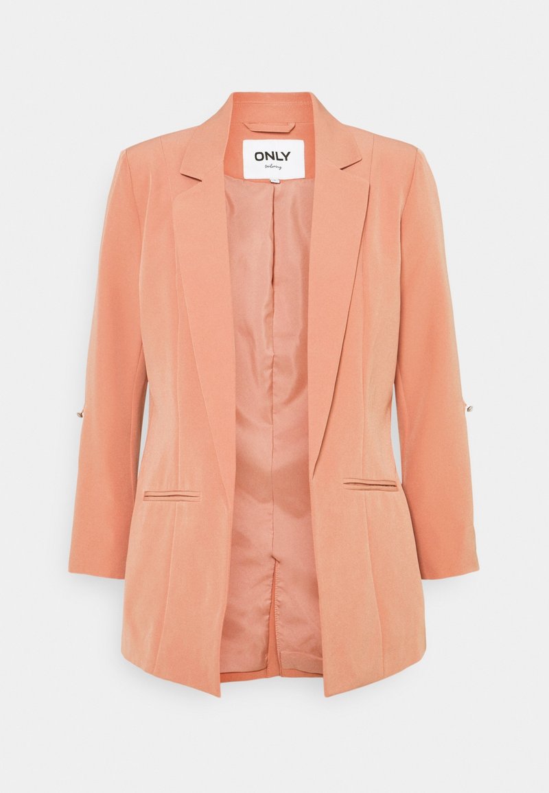 Blazer color pesca realizzato in tessuto morbido. Presenta un bavero classico, due tasche frontali e dettagli con bottoni sulle maniche.