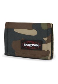 Portafoglio mimetico con esterno in tessuto, caratterizzato da un'etichetta logo Eastpak nera. Design pieghevole con bordi cuciti e outline degli scomparti interni visibili.