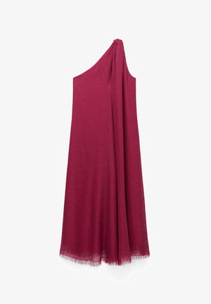 Ein ärmelloses, fließendes One-Shoulder-Kleid in tiefem Magenta mit weichem Stoff und ausgefransten Saumdetails.