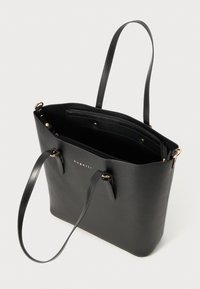 Borsa a tracolla nera realizzata in materiale sintetico liscio, dotata di due manici, un comparto con cerniera e un accento con logo dorato sul davanti.