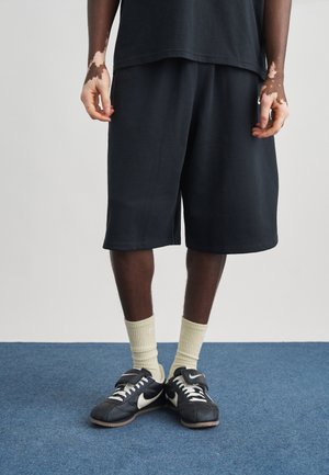 CLUB - Short - black/white