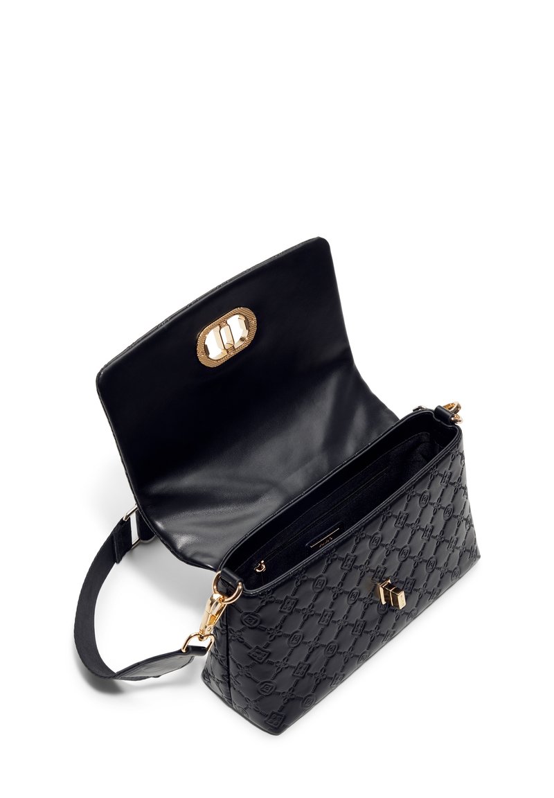 Sac à main en cuir noir avec motif en relief, quincaillerie dorée, fermeture magnétique et bandoulière ajustable. L'intérieur comporte une poche.