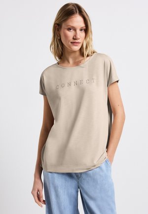 Beige kortærmet t-shirt med "CONNECT" tekst i nitter på brystet, afslappet pasform, glat tekstur og rund halsudskæring.