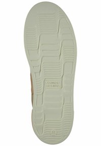 Sohle eines Schuhs mit einer strukturierten, weißen GummOberfläche. Sie verfügt über mehrere Rillen und ein "camel active"-Logo, Größe 37.