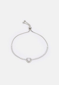Silberarmband mit einem gleitenden Verschluss, das ein herzförmiges Mittelstück besitzt, umgeben von kleinen, klaren Rhinestones entlang der Kette.