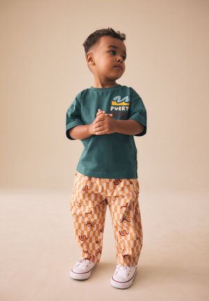 Next REGULAR FIT - BARREL PULL ON  - Pantaloni - orange checkerboard