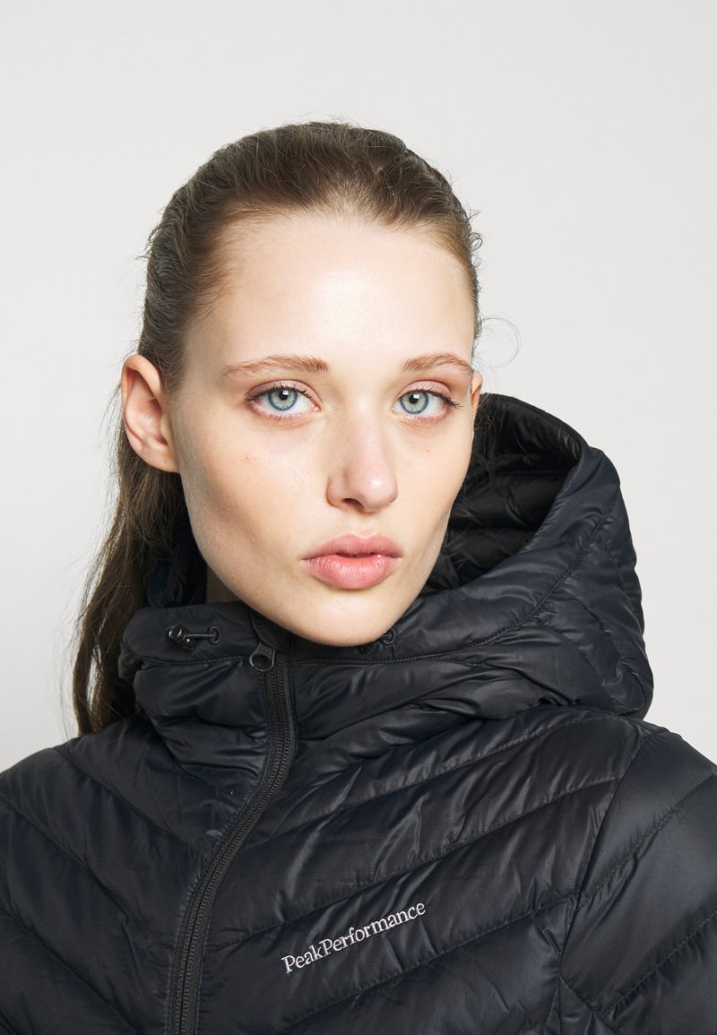 Damen Sportbekleidung | Peak Performance FROST HOOD JACKET Daunenjacke black/schwarz - ZS05460 Damen Sportbekleidung | Peak Performance FROST HOOD JACKET Daunenjacke black/schwarz - ZS05460