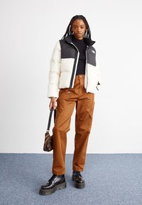 The North Face SAIKURU JACKET - Giacca invernale - white dune