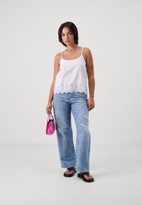 ONLY Petite ONLLOU SINGLET - Top - bright white