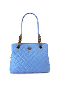 Borsa a tracolla blu trapuntata con una forma strutturata e un design intrecciato. Presenta manici in catena dorata e un accento metallico decorativo sulla parte anteriore.