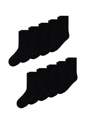 Zwei Sätze mit je sechs Paar schlichten schwarzen Knöchelsocken, die in überlappenden Reihen auf einem weißen Hintergrund angeordnet sind.