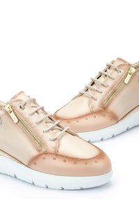 Pikolinos Zapatillas - beige